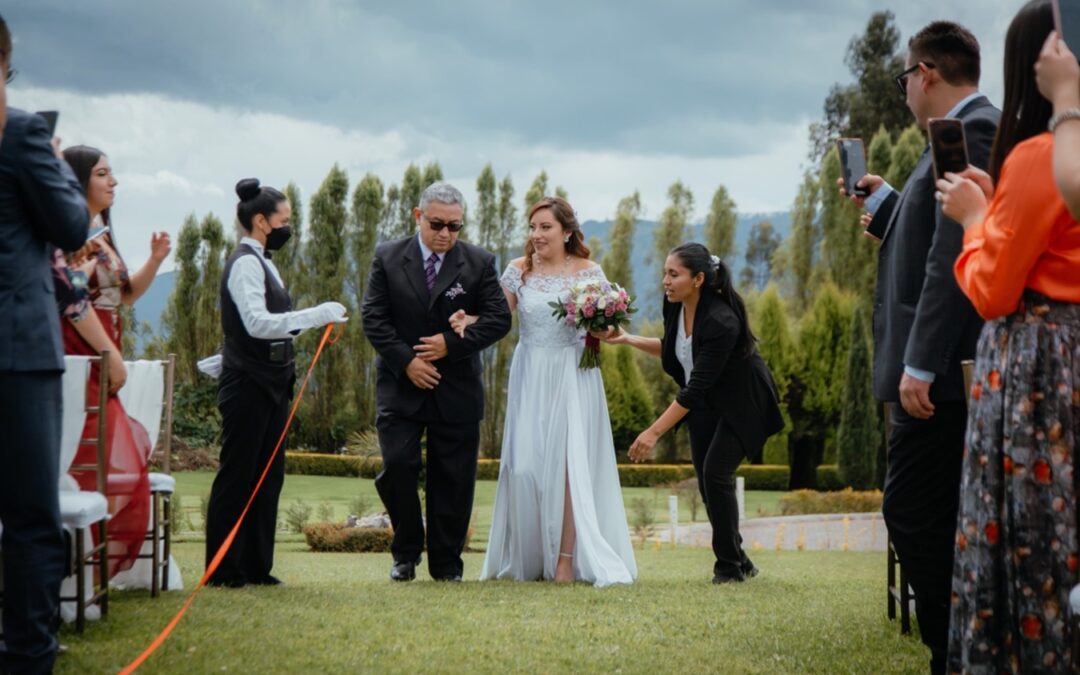 Diana Mogollón, la Wedding Planner más profesional en Quito. Planificación y elegancia para bodas únicas en Ecuador.